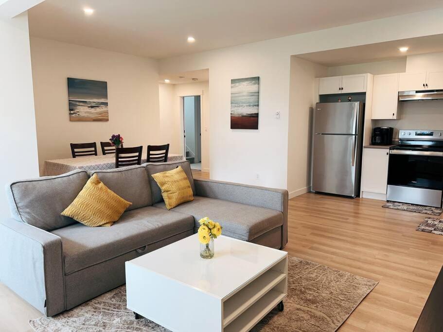 Sunflower Brandnew Cozy Apartment Langley