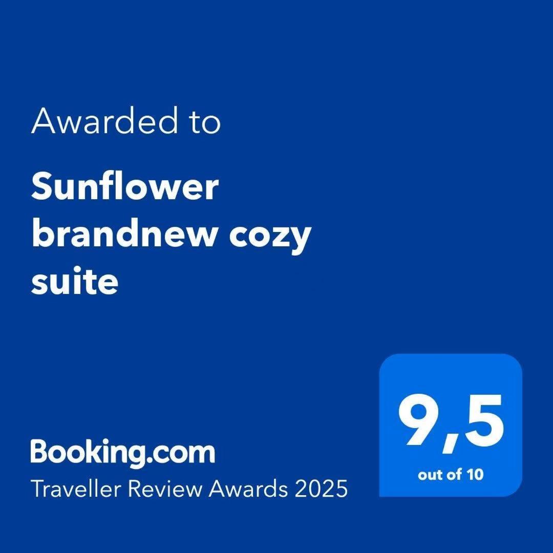 Sunflower Brandnew Cozy Apartment Langley